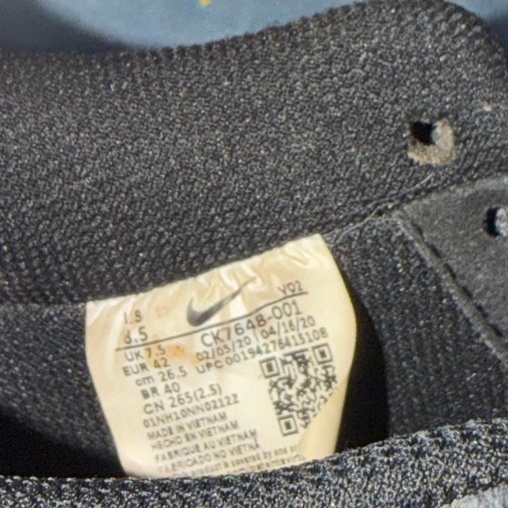 Nike Air Force 1 '07 Low Worldwide men US size 8.5 missing shoelaces and insoles